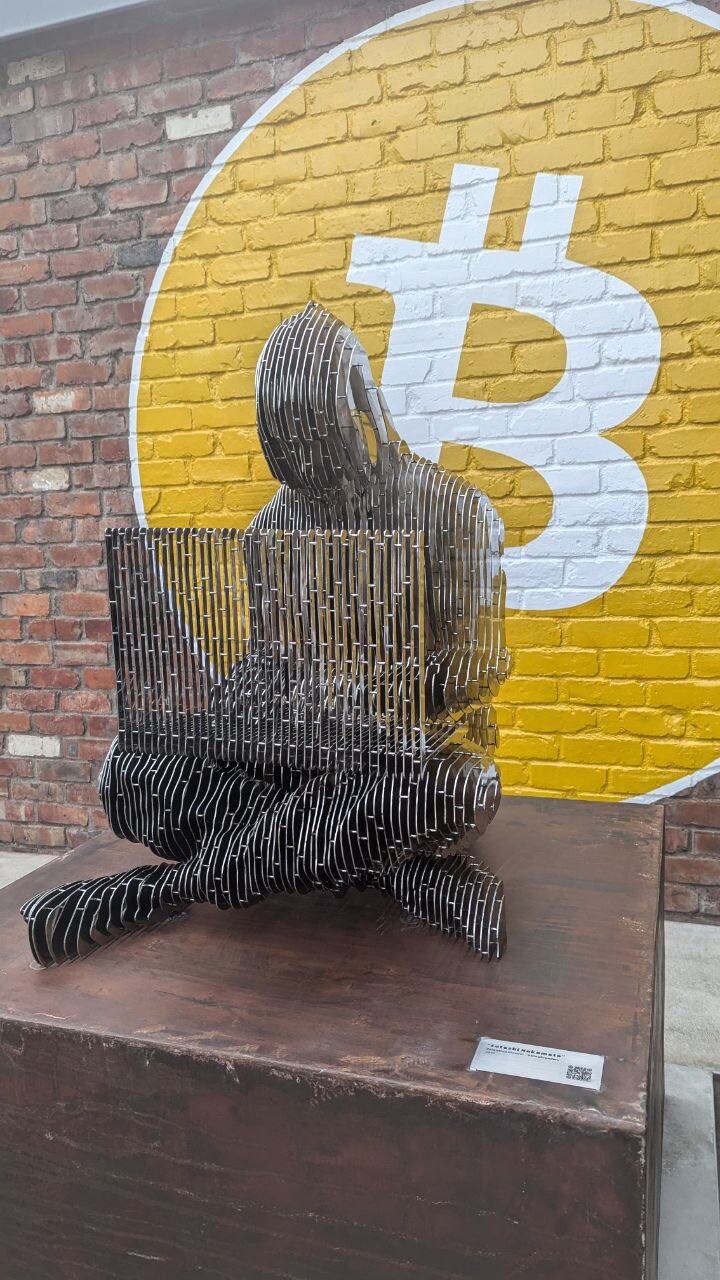The Satoshi Nakamoto statue theft: A farce with a 0.1 BTC rewardRecommended Articles
