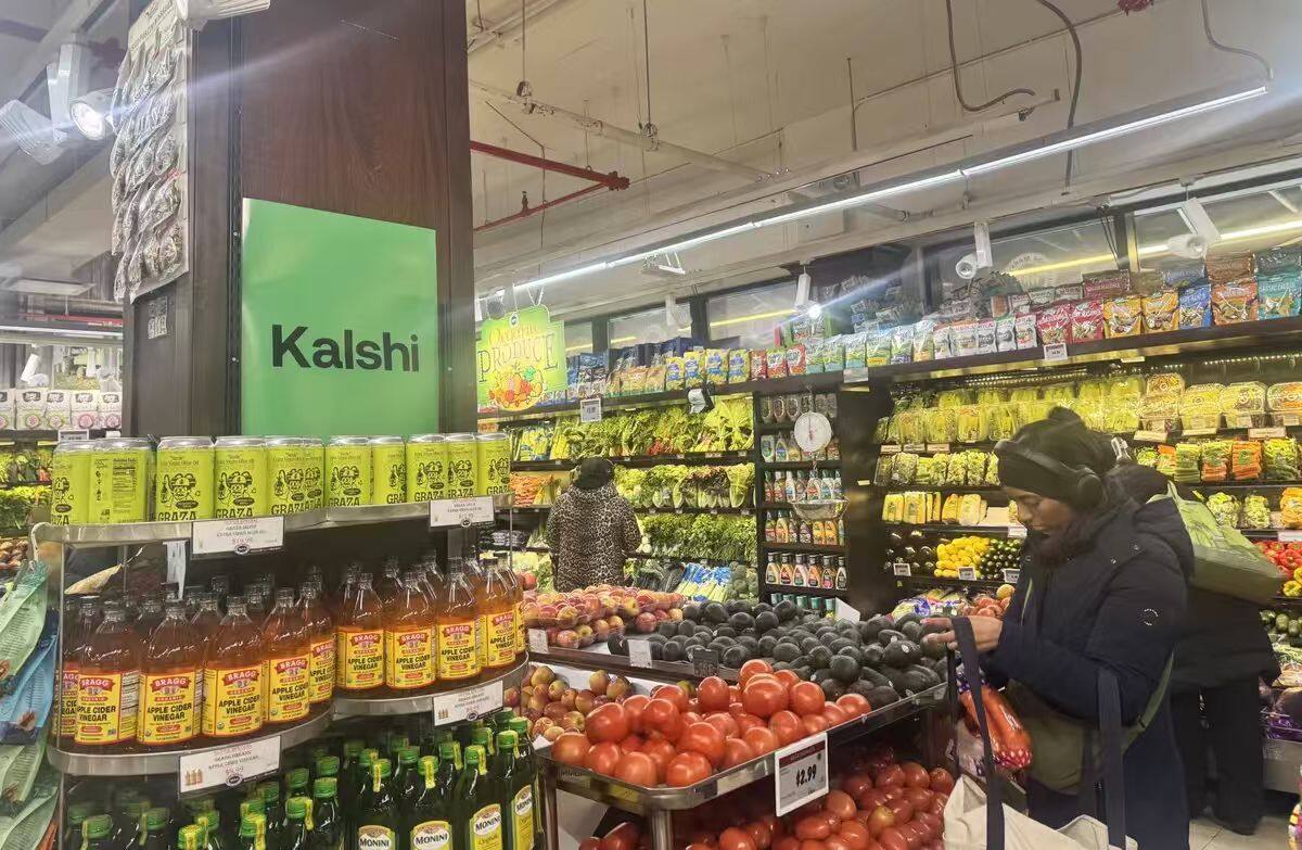 Odaily Exclusive: Polymarket Opens Store in New York, Kalshi Gives Away  Supermarket Vouchers — Are Prediction Markets Also Handing Out Eggs?