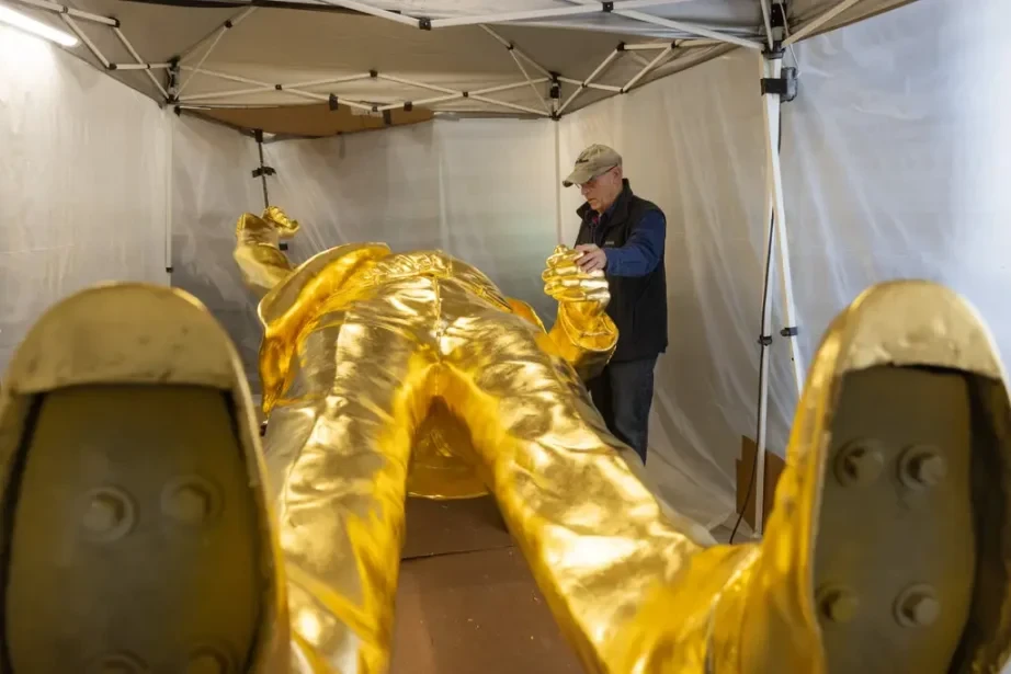 0,000 Trump Gold Statue, a Crazy Memecoin Marketing Stunt