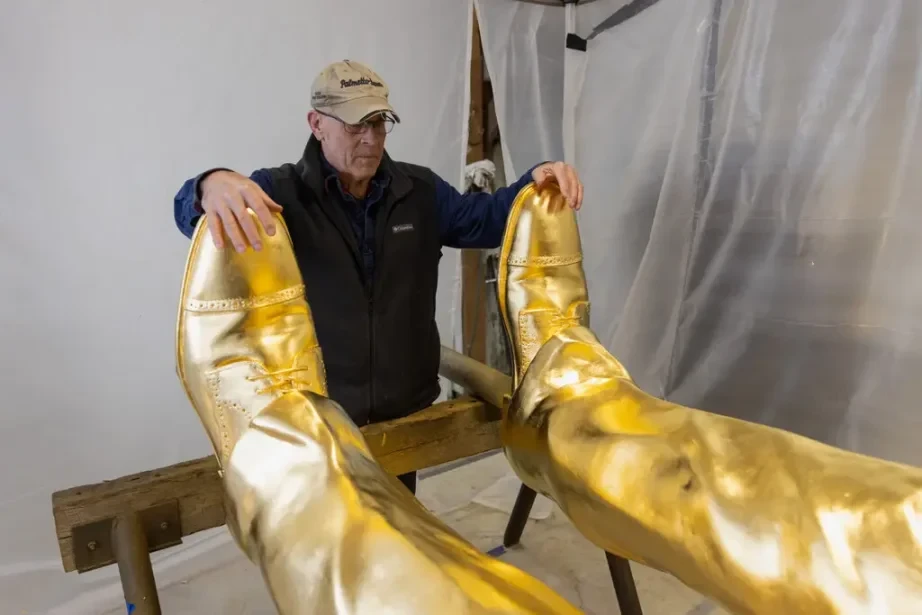 0,000 Trump Gold Statue, a Crazy Memecoin Marketing Stunt