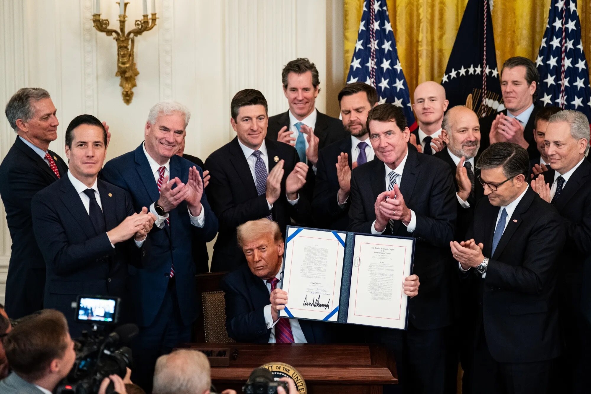 Rotating Door Scandal Exposed: Who is Tailoring a US Stablecoin Bill for Tether?