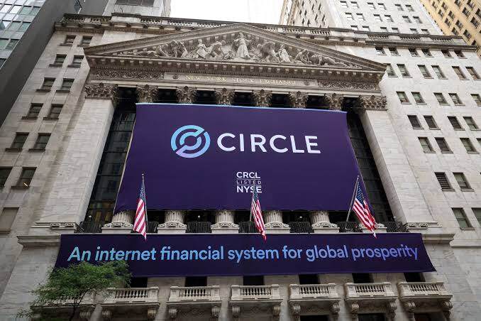 73 sell transactions, 0 buy transactions – this is Circle management’s “long-termism”?